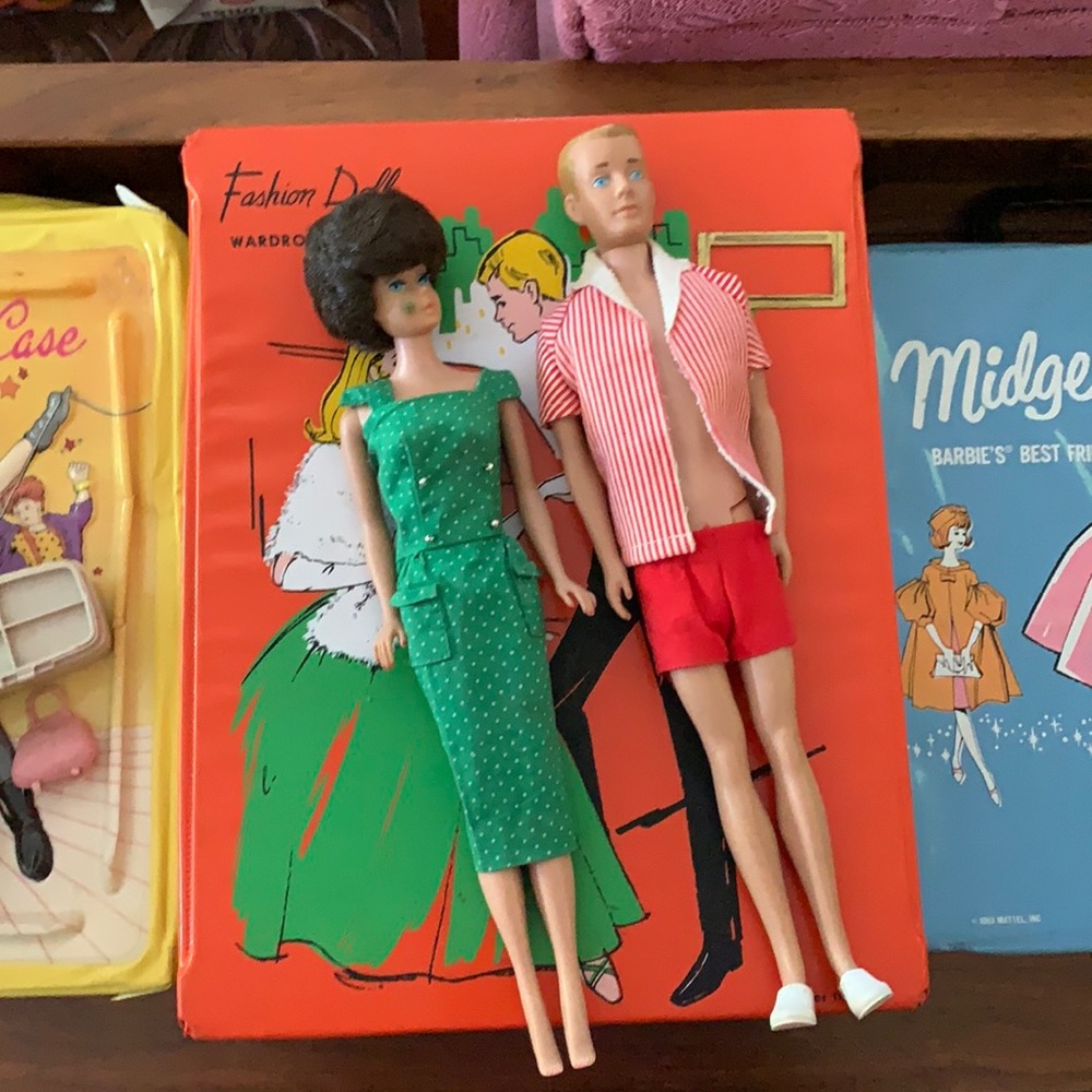 *****(SOLD!!!!!)***** Vintage Midge Barbie, Vintage Ken Barbie and Cases